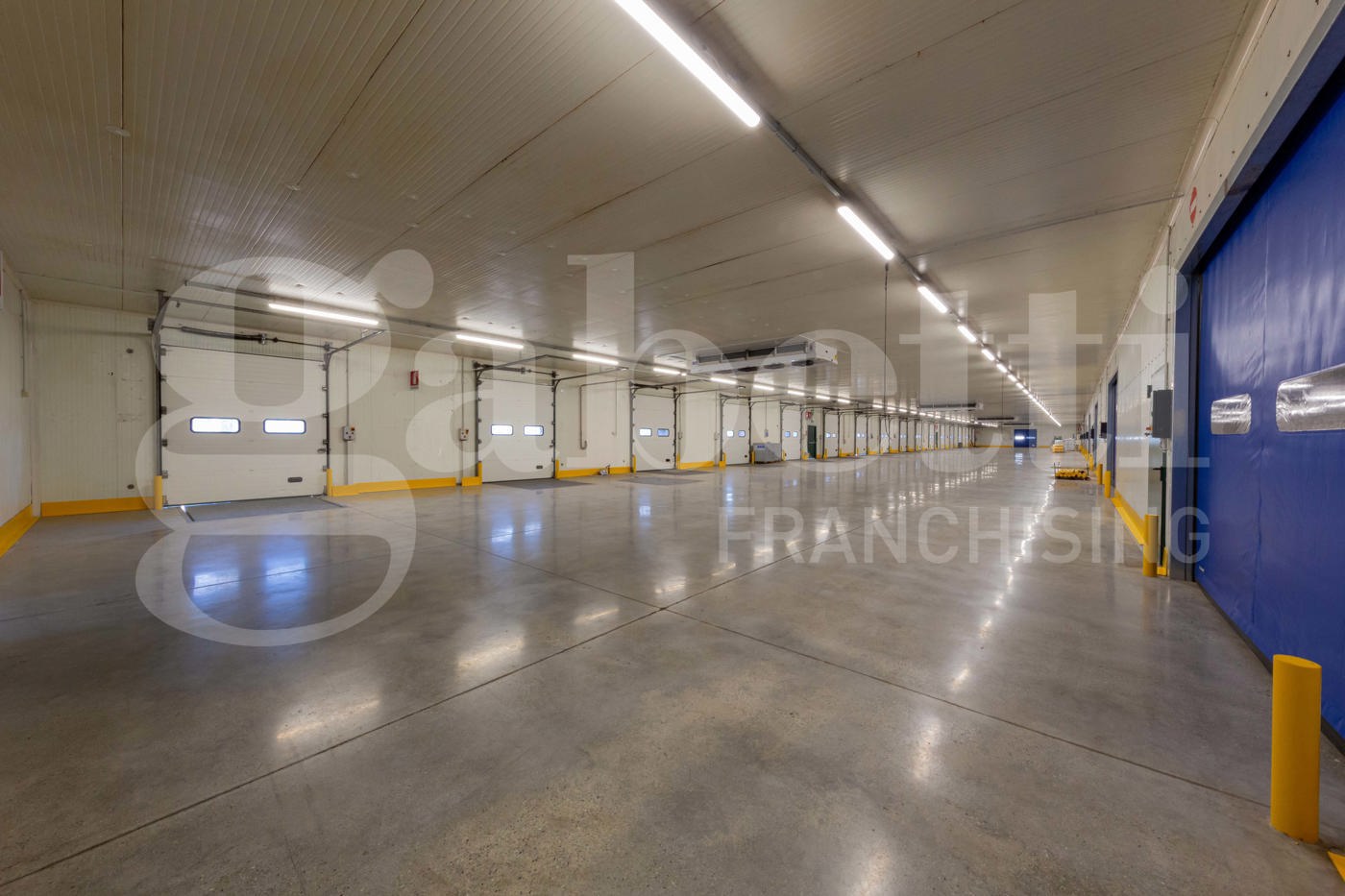 Capannone con box doppio a Milano