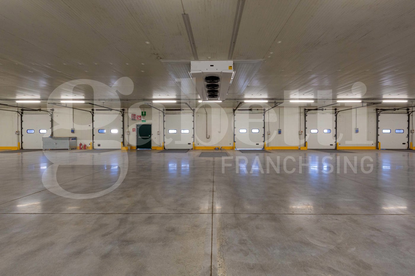 Capannone con box doppio a Milano