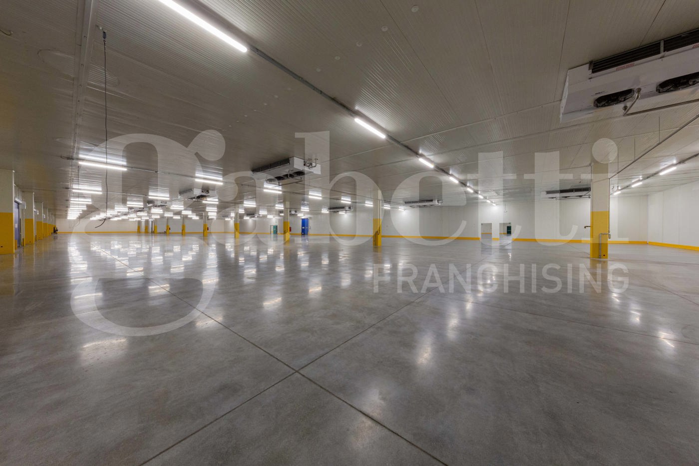 Capannone con box doppio a Milano