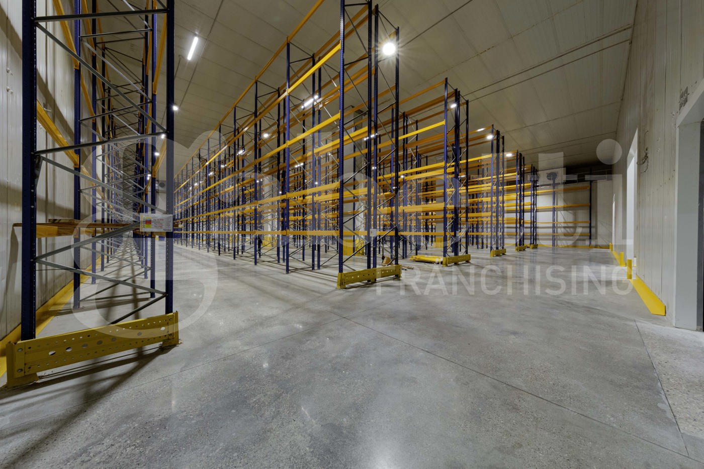 Capannone con box doppio a Milano