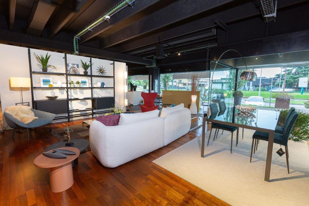 Capannone in vendita a Cernusco sul Naviglio