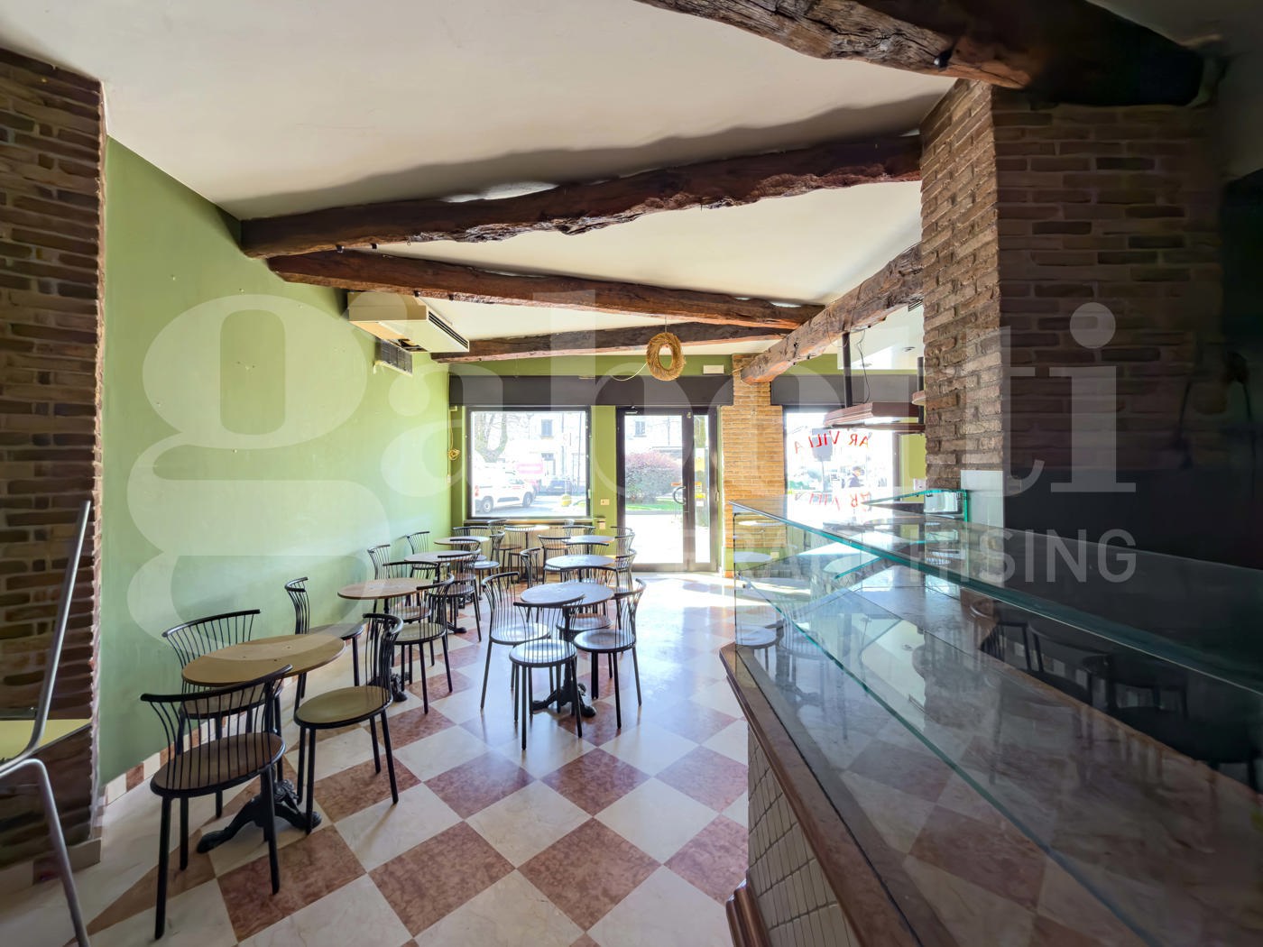 Negozio in affitto a Cassano d'Adda