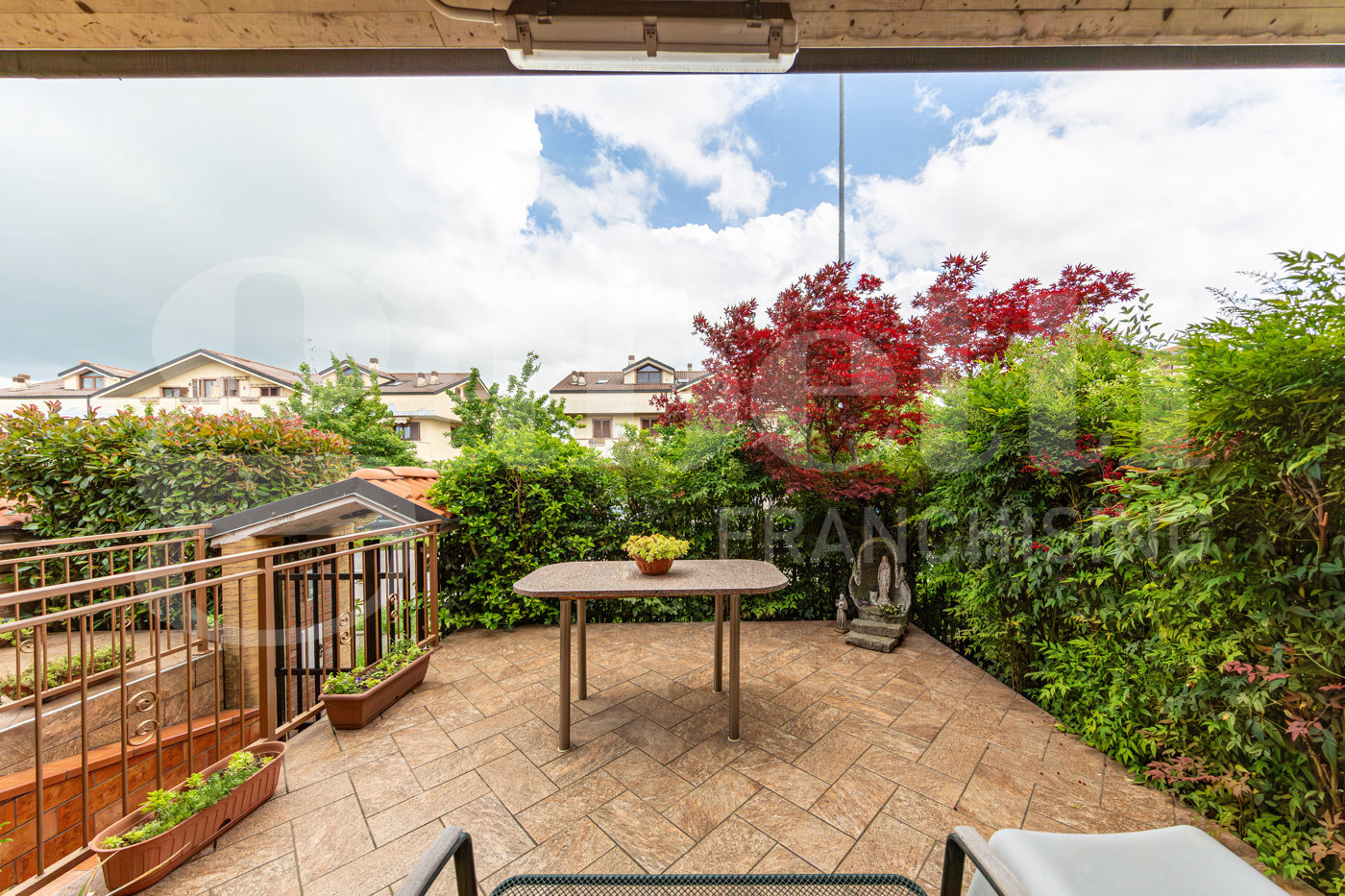 Villa con giardino a Trezzano Rosa