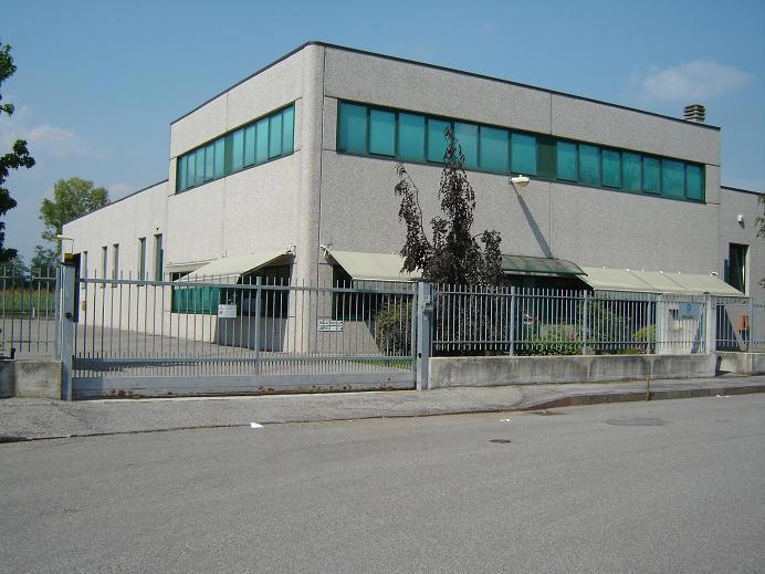 Capannone con box doppio a Pozzuolo Martesana