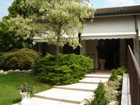 Villa con giardino a Trezzano Rosa