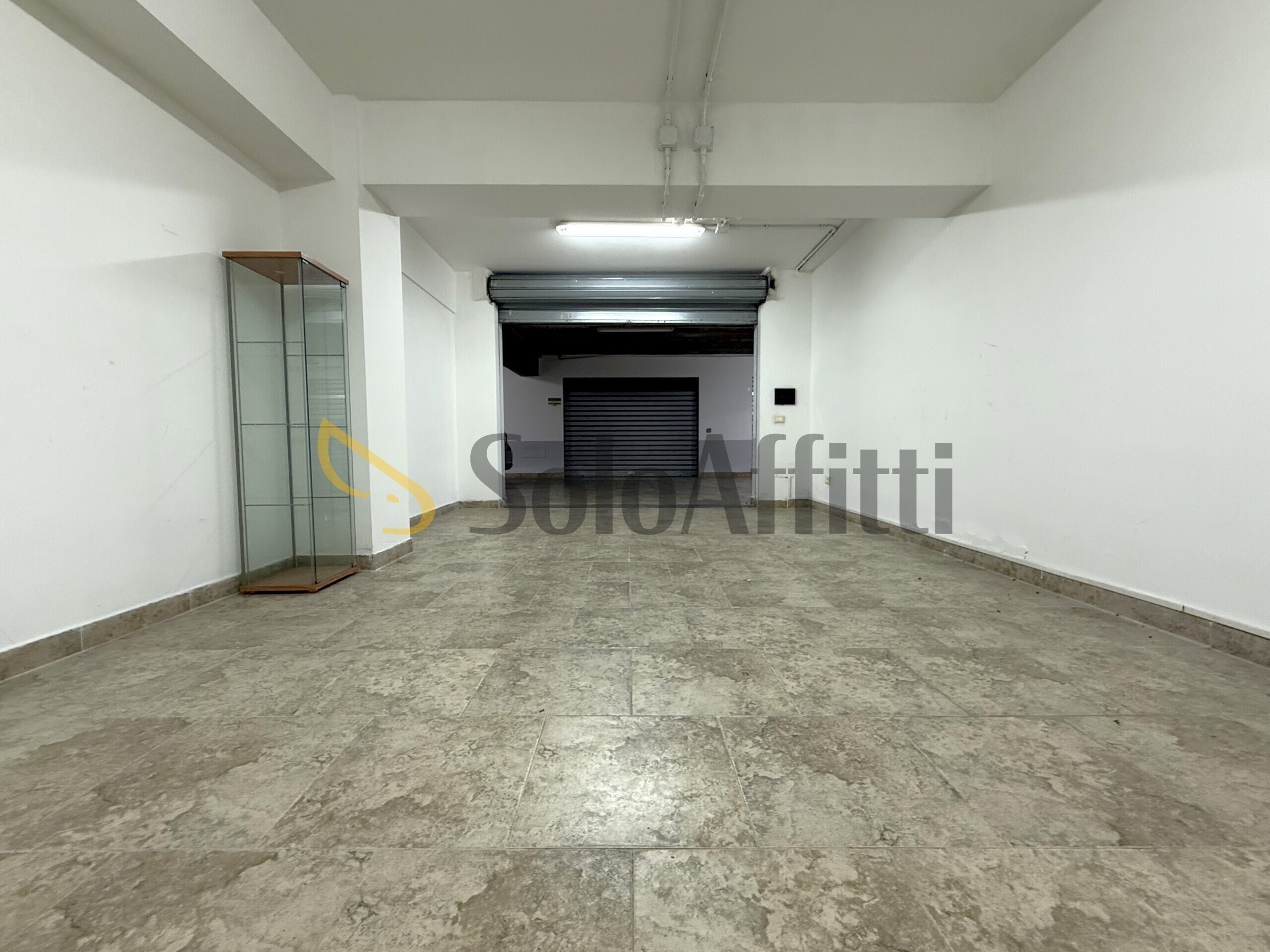 Locale commerciale in affitto in viale lucrezia della valle 19, Catanzaro