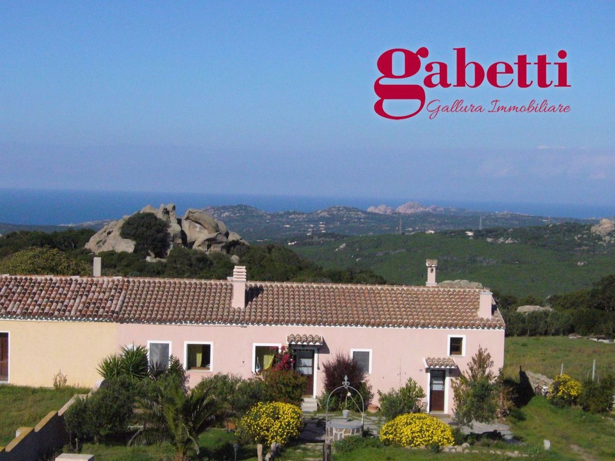 Villa Bifamiliare con giardino a Santa Teresa Gallura