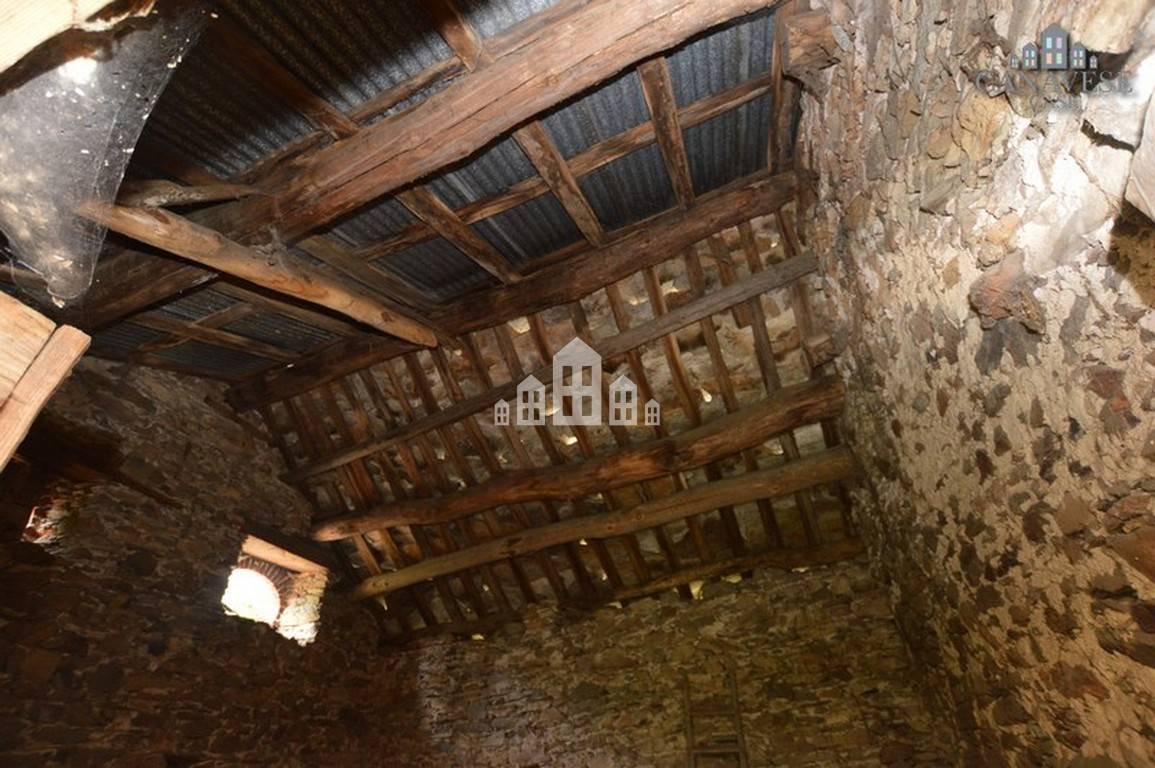 Rustico in vendita a Valchiusa, Trausella