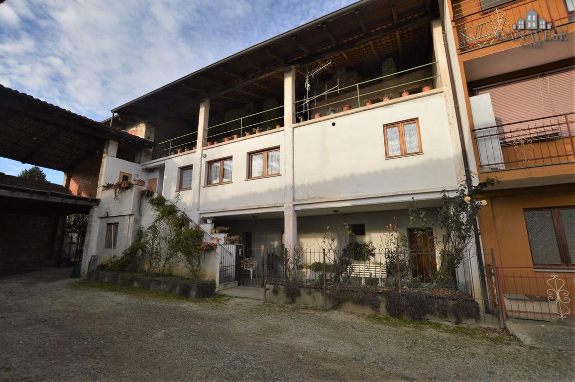 Casa indipendente con terrazzo a Lessolo