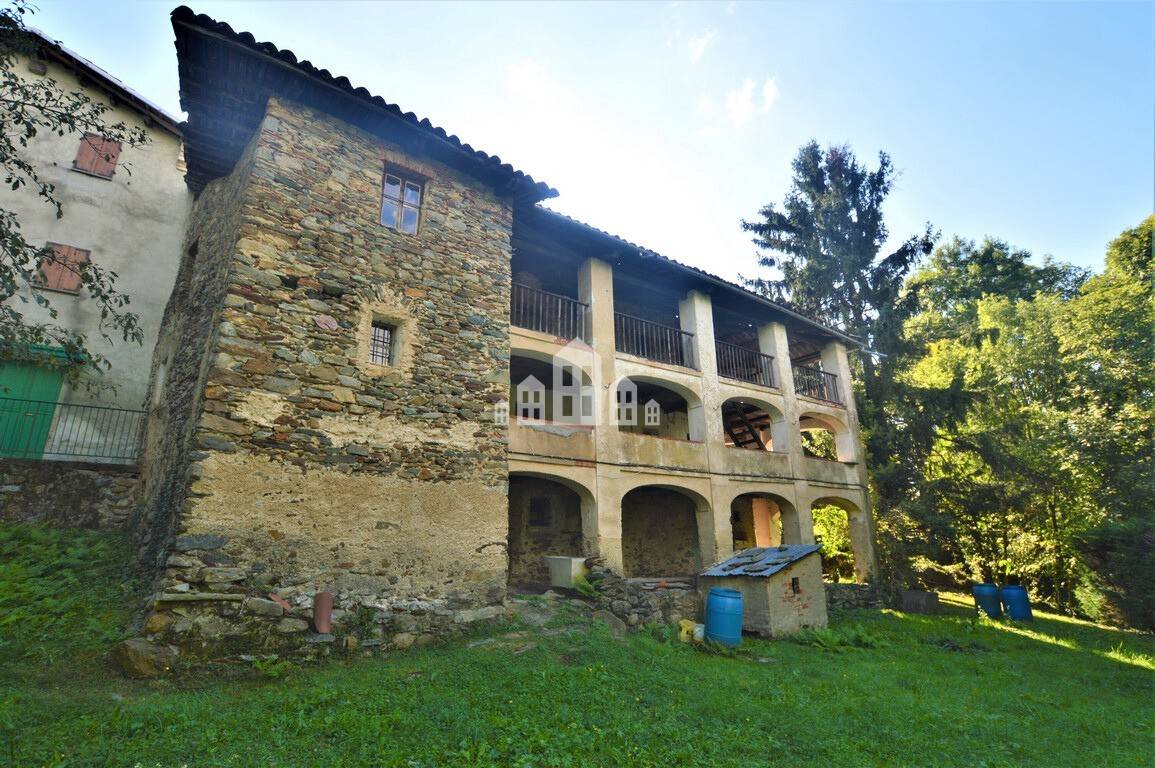 Casa indipendente con terrazzo, Val di Chy gauna