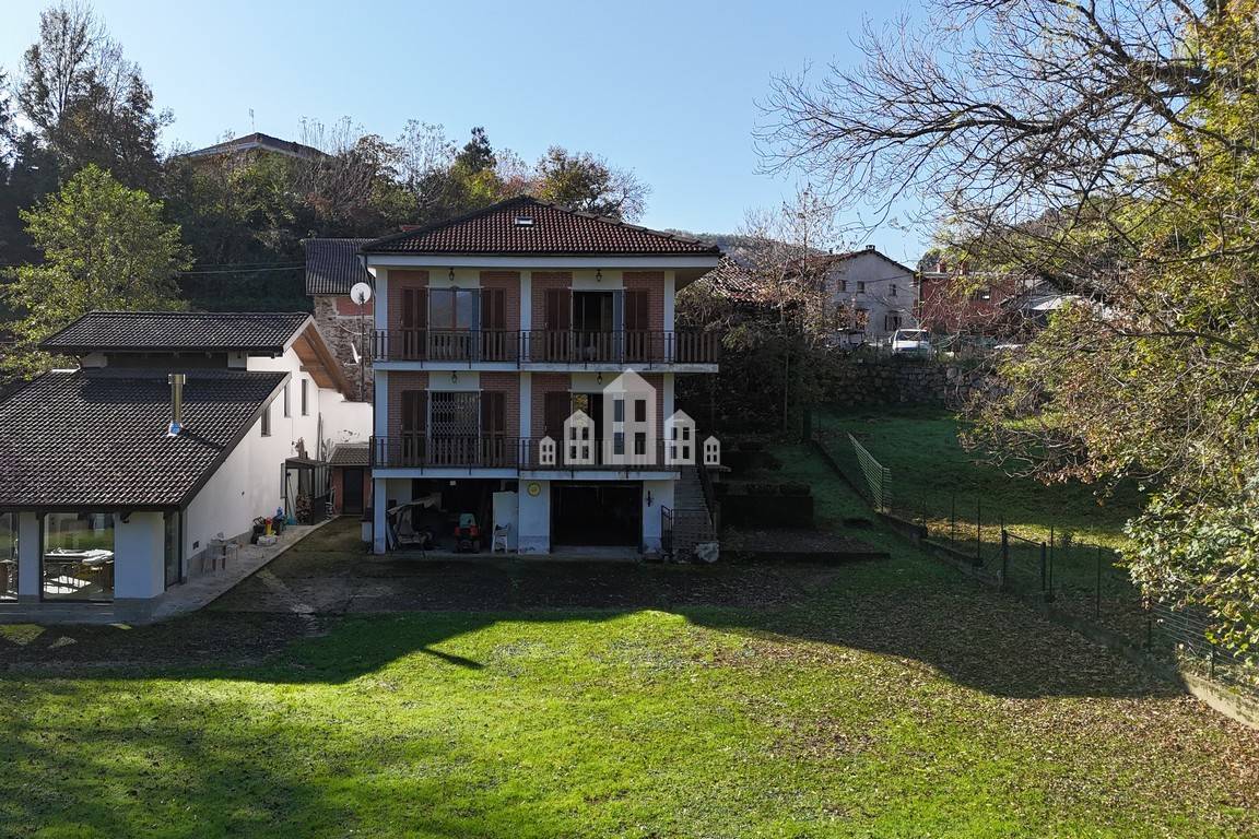 Casa indipendente con terrazzo a Issiglio