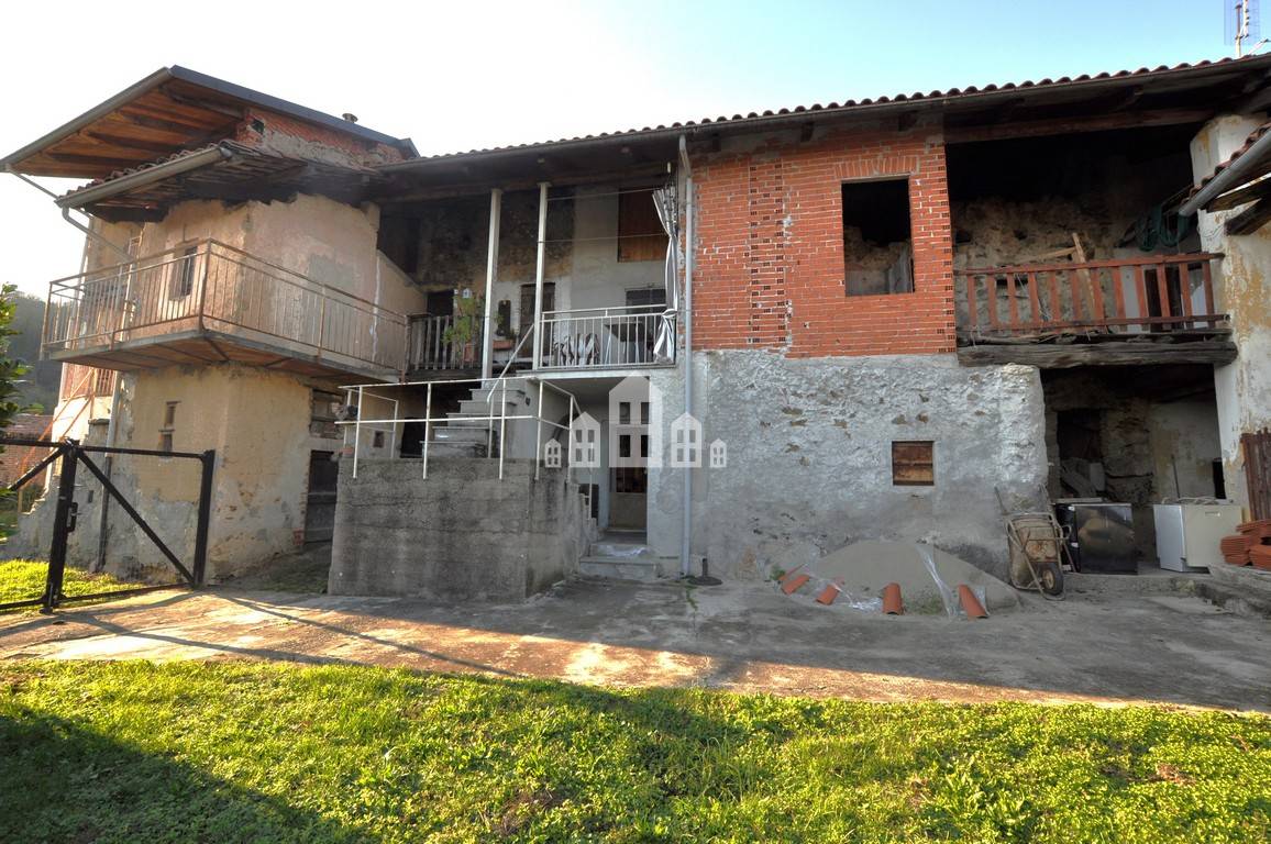 Casa indipendente con terrazzo, Castelnuovo Nigra foresta