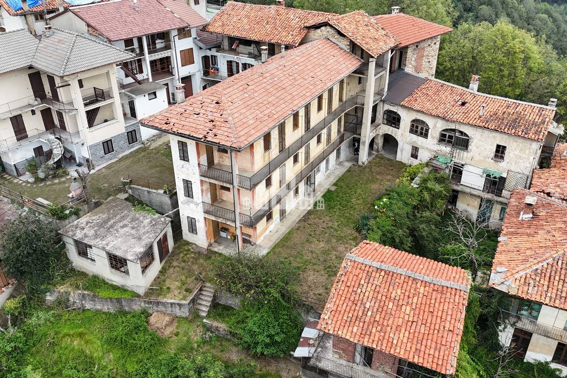 Casa indipendente con terrazzo a Pratiglione