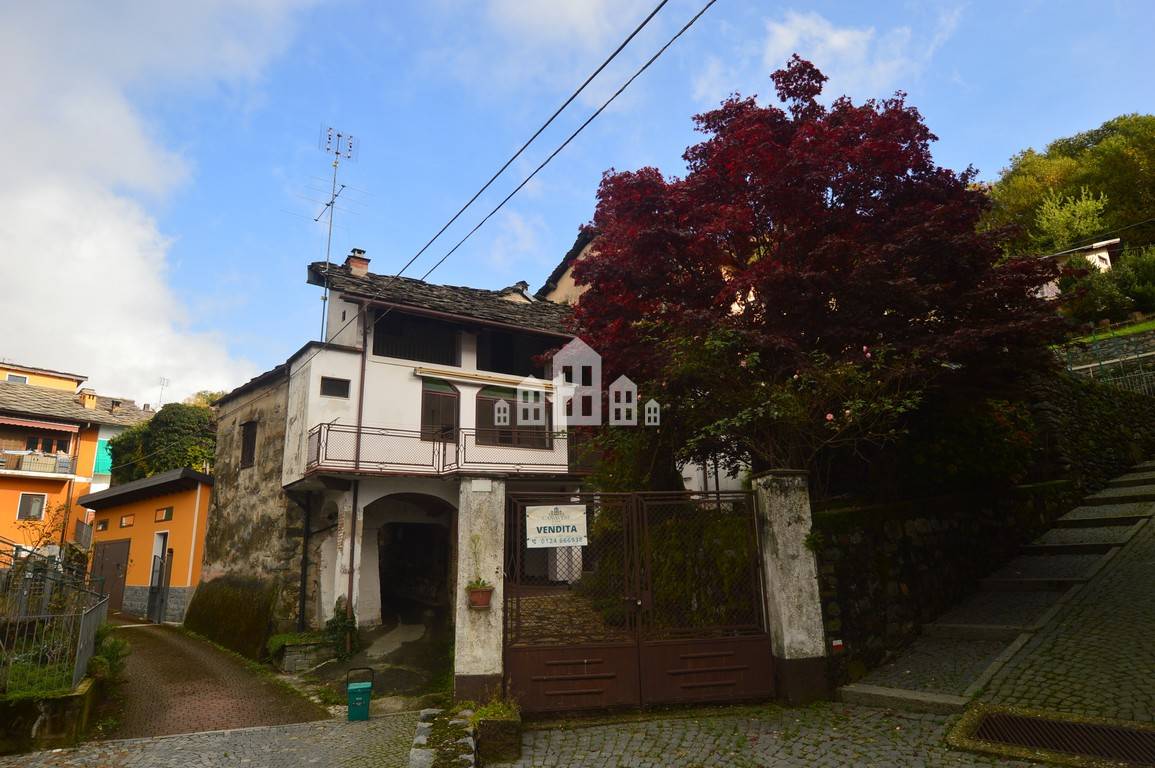 Casa indipendente con terrazzo a Brosso