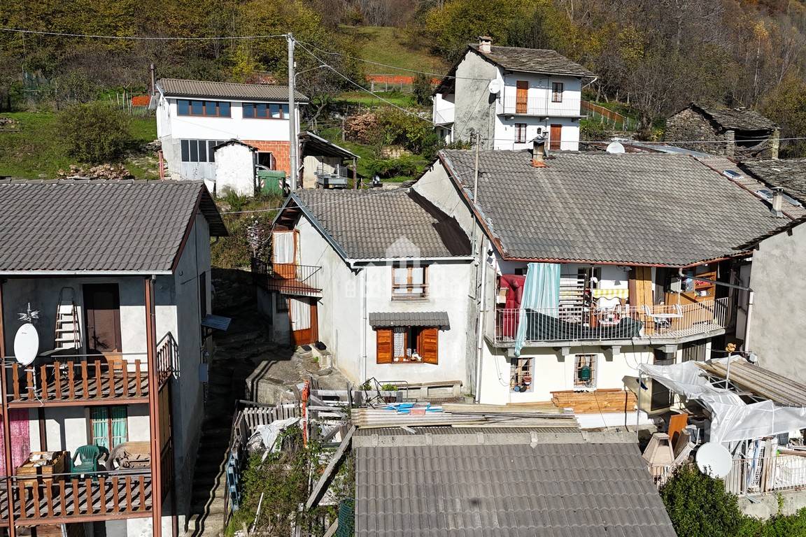 Casa indipendente con terrazzo a Pont-Canavese