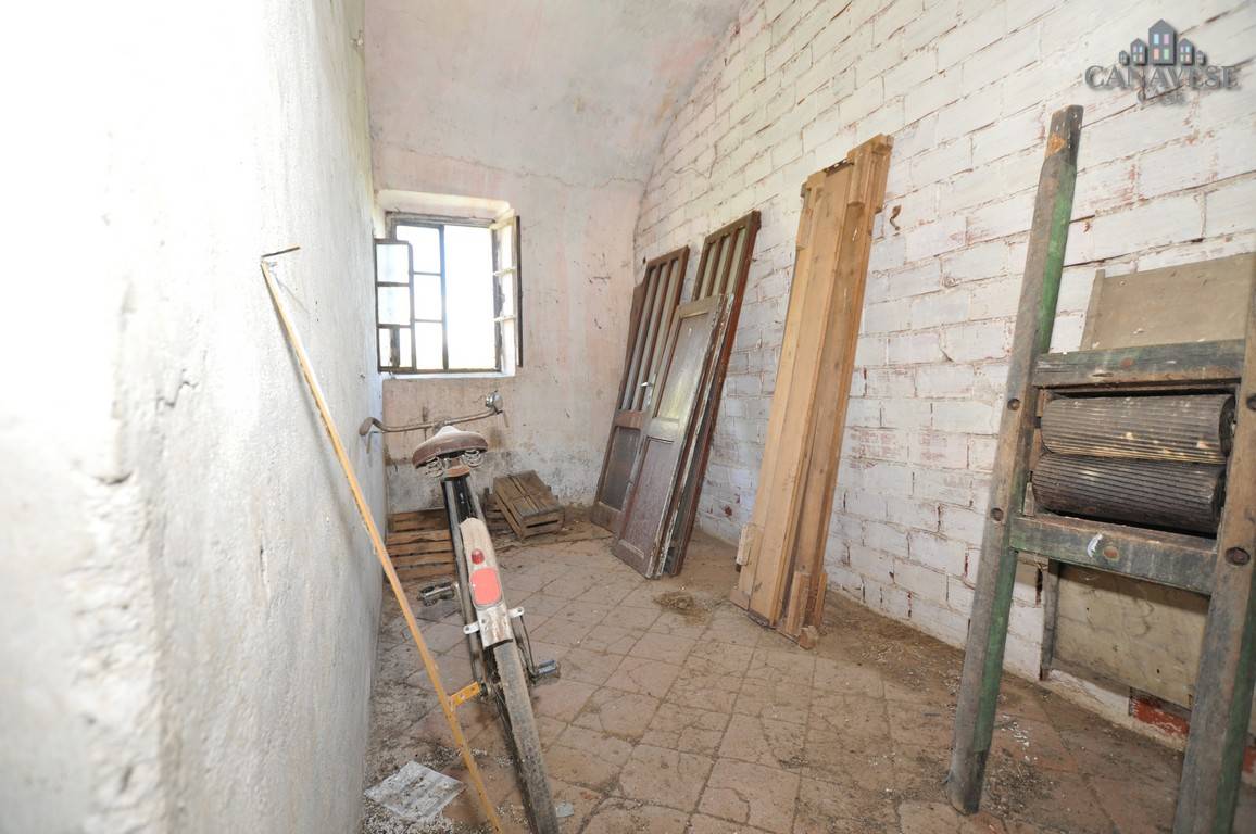 Deposito in vendita a Castellamonte, Preparetto