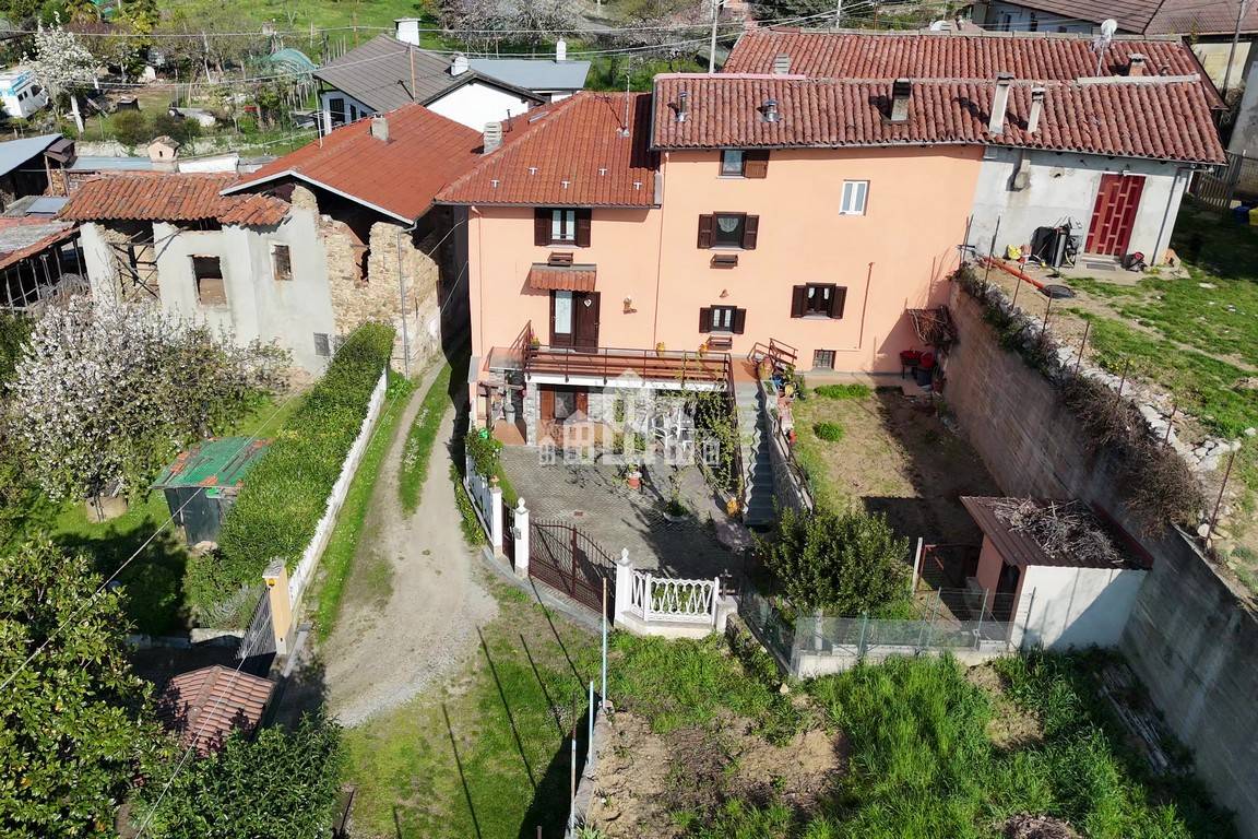 Casa semindipendente in vendita a Cuorgn, Santa Lucia