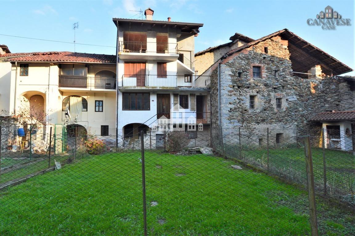 Casa semindipendente in vendita a Issiglio