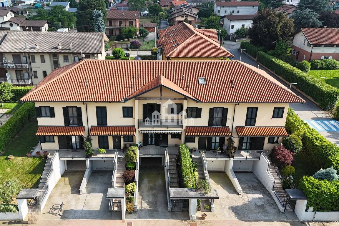 Villa a schiera centrale in vendita a Ozegna