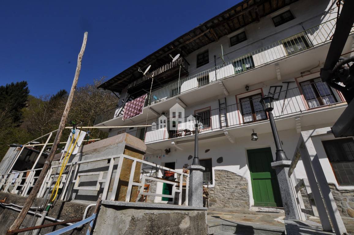 Casa semindipendente in vendita a Sparone