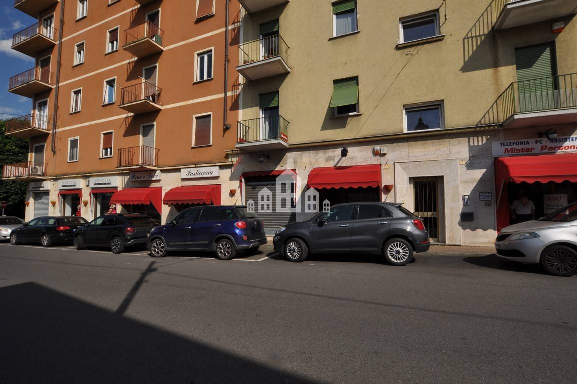 Locale commerciale in affitto a Cuorgn