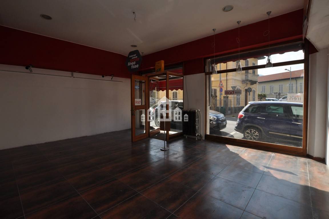 Locale commerciale in affitto a Cuorgn