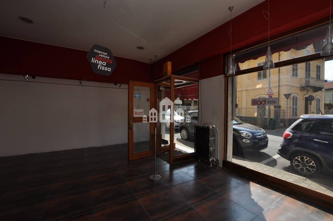 Locale commerciale in affitto a Cuorgn