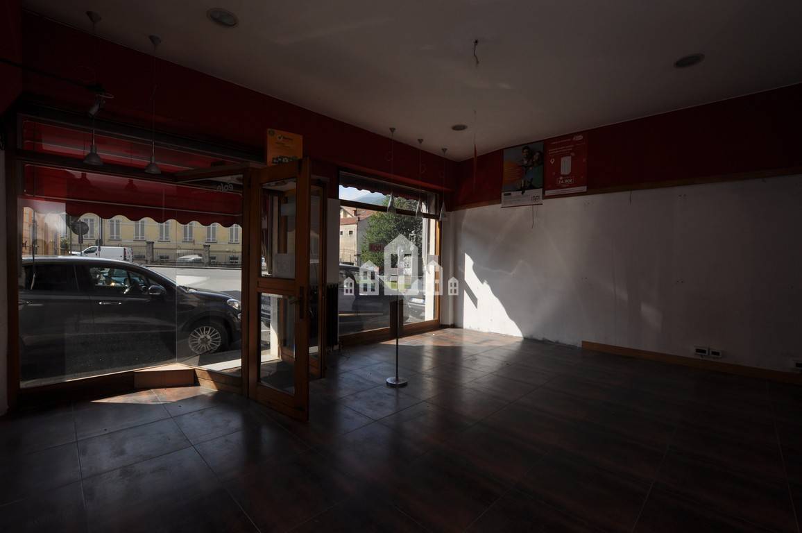 Locale commerciale in affitto a Cuorgn