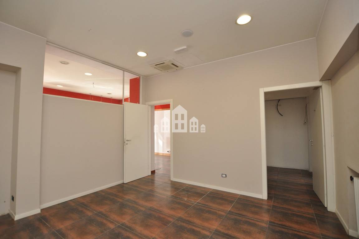 Locale commerciale in affitto a Cuorgn