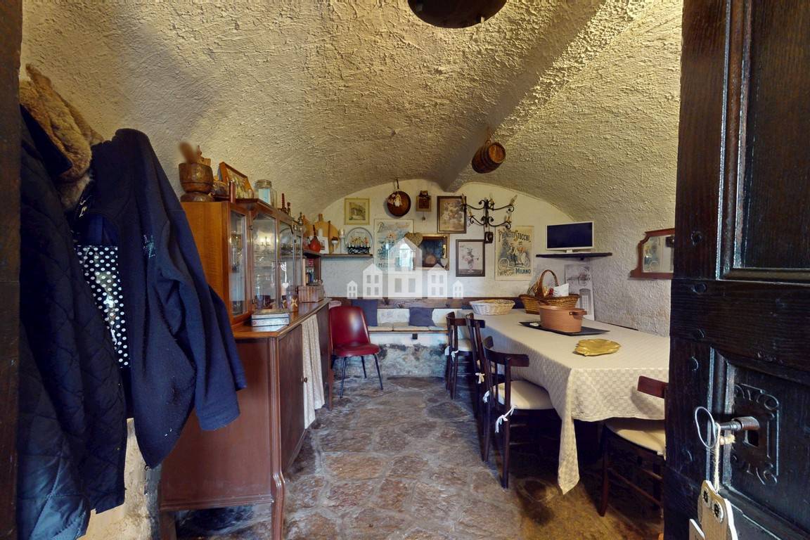 Casa semindipendente in vendita a Andrate