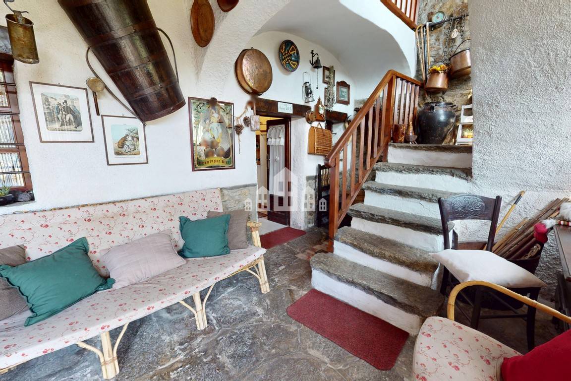 Casa semindipendente in vendita a Andrate