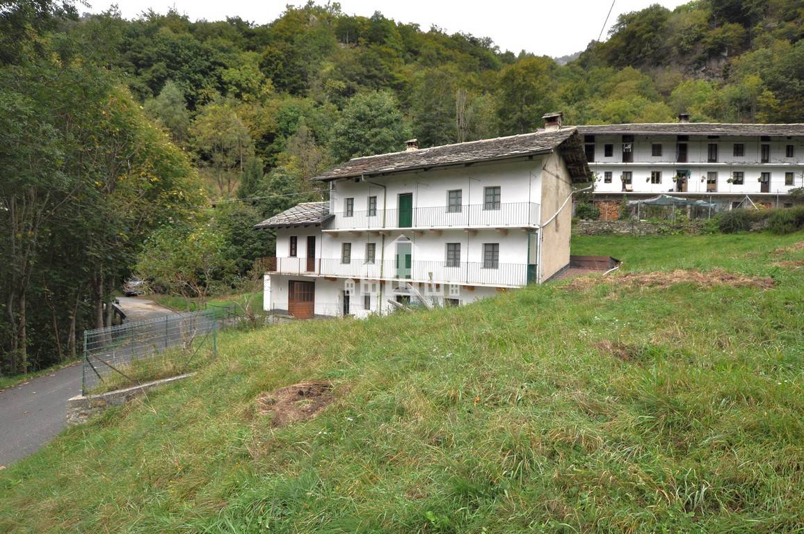 Casa indipendente in vendita a Sparone