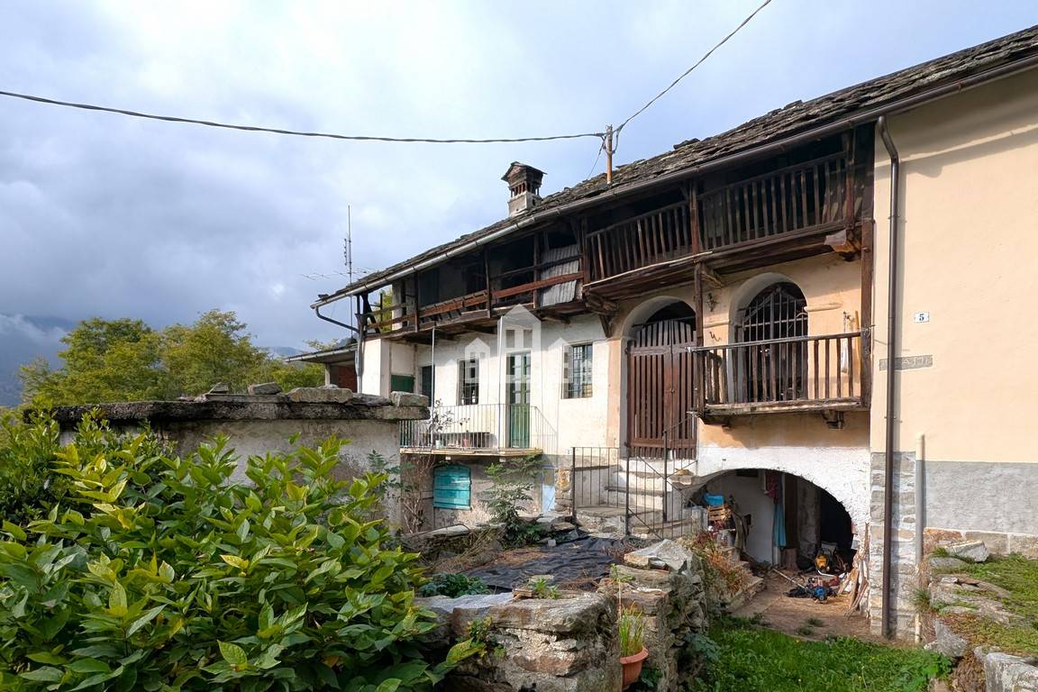 Casa semindipendente in vendita a Traversella