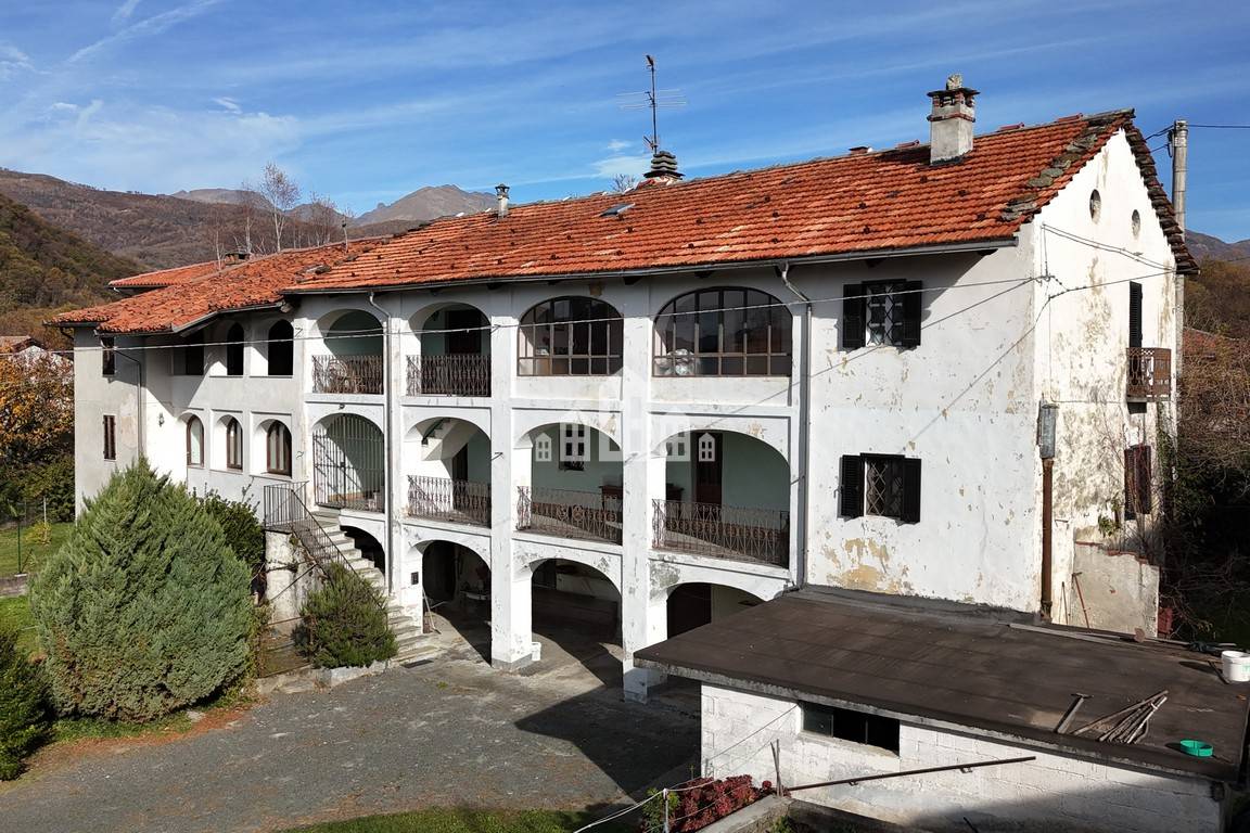Casa semindipendente in vendita a Val di Chy, Gauna