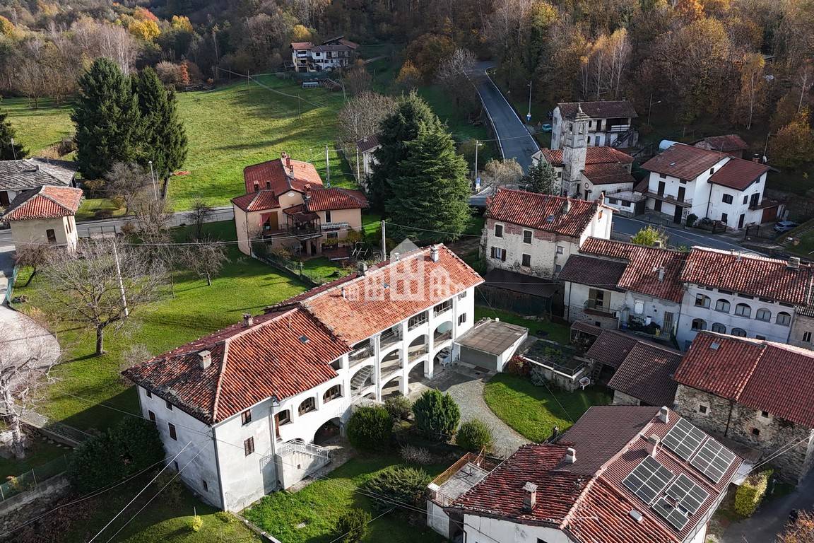 Casa semindipendente in vendita a Val di Chy, Gauna