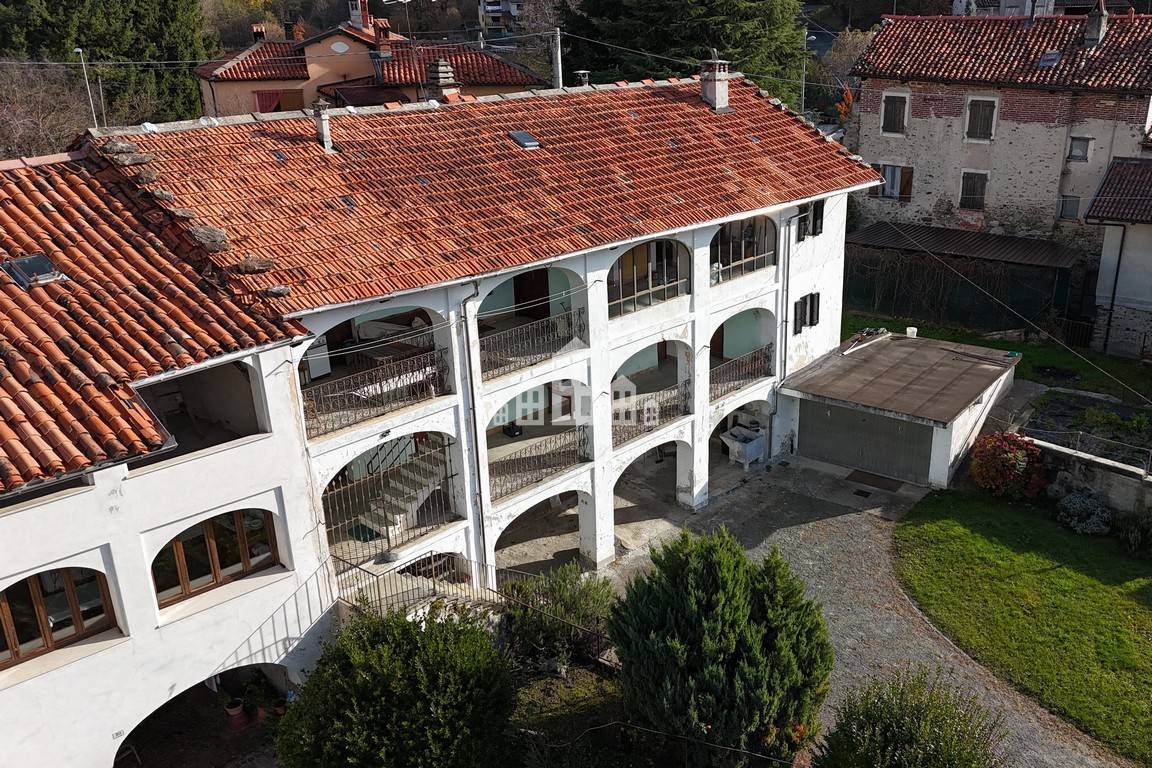 Casa semindipendente in vendita a Val di Chy, Gauna