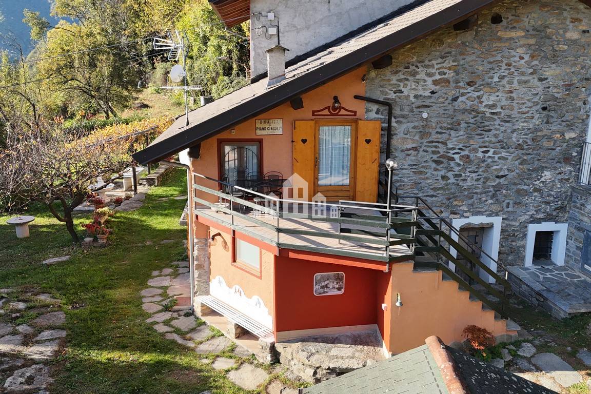 Casa semindipendente in vendita a Pont-Canavese