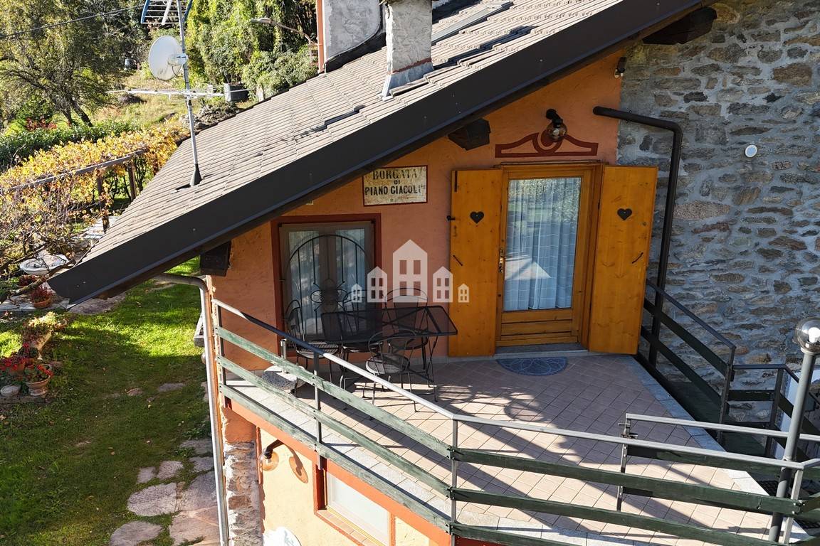 Casa semindipendente in vendita a Pont-Canavese