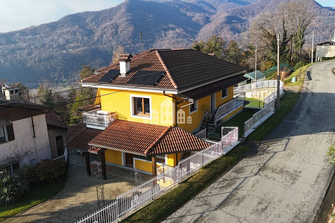 Bifamiliare in vendita a Cuorgn, Nava