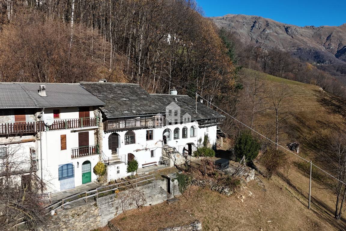 Casa semindipendente in vendita a Valchiusa, Inverso