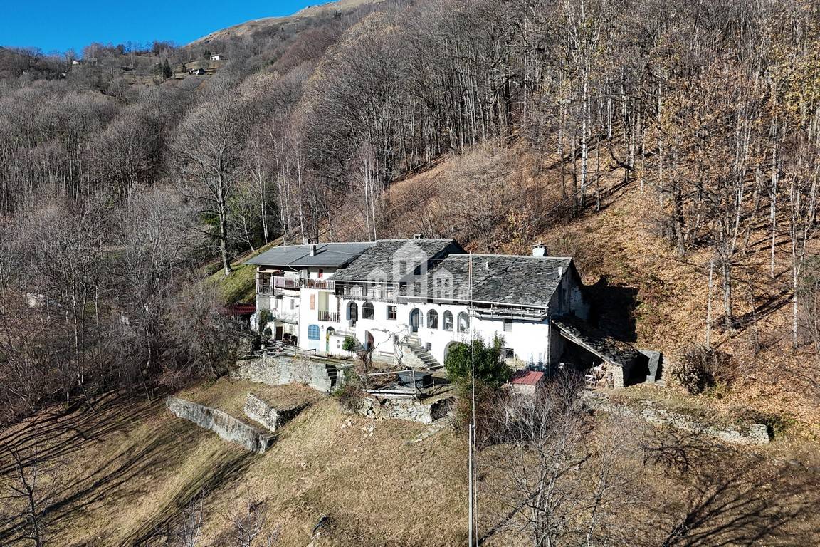 Casa semindipendente in vendita a Valchiusa, Inverso