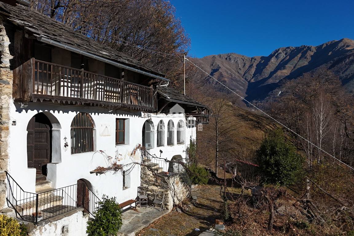 Casa semindipendente in vendita a Valchiusa, Inverso