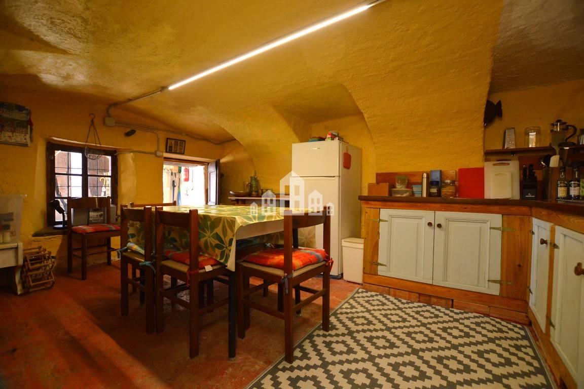 Casa semindipendente in vendita a Valchiusa, Inverso