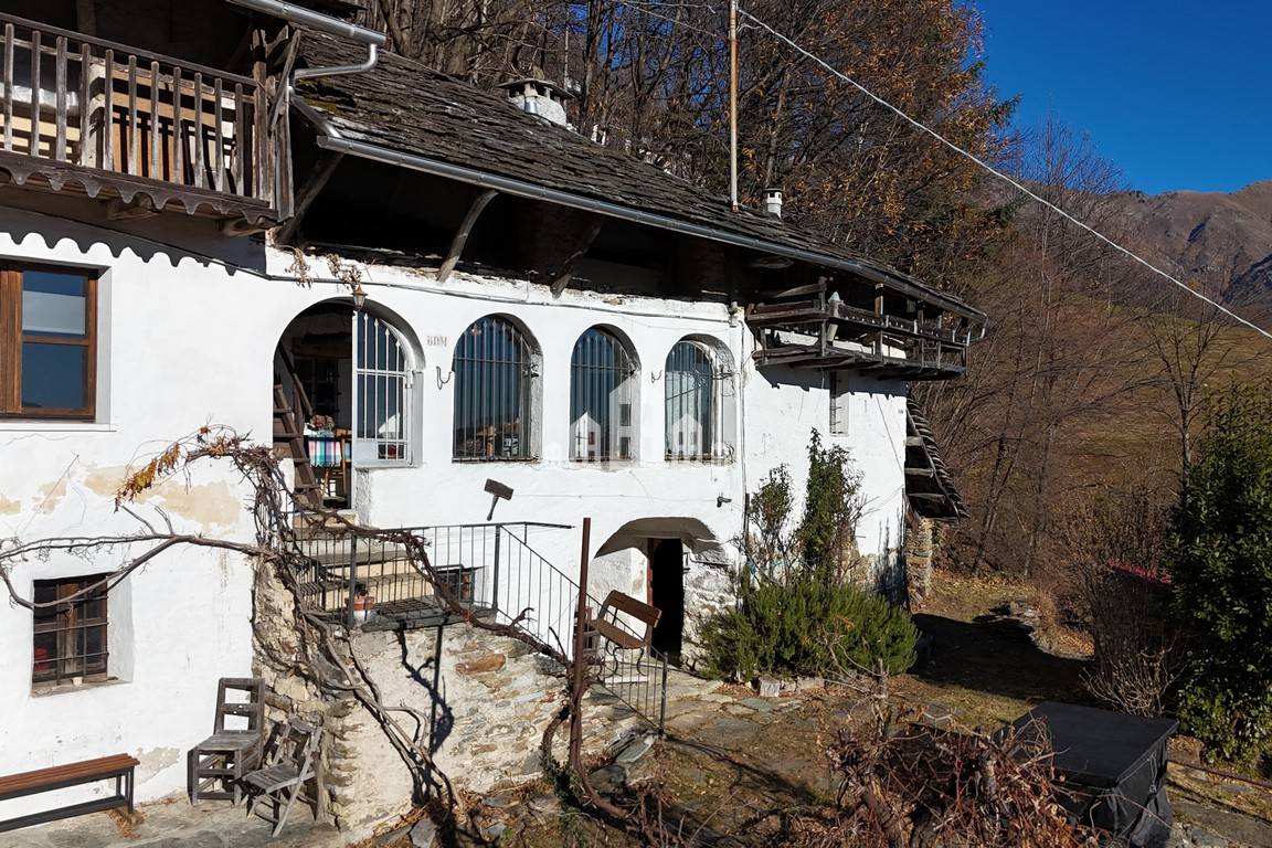 Casa semindipendente in vendita a Valchiusa, Inverso