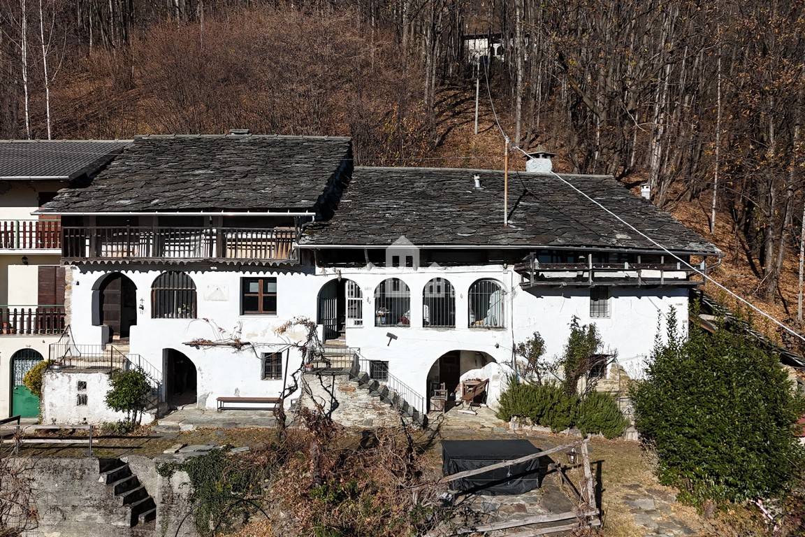 Casa semindipendente in vendita a Valchiusa, Inverso