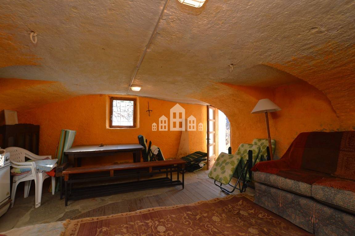 Casa semindipendente in vendita a Valchiusa, Inverso