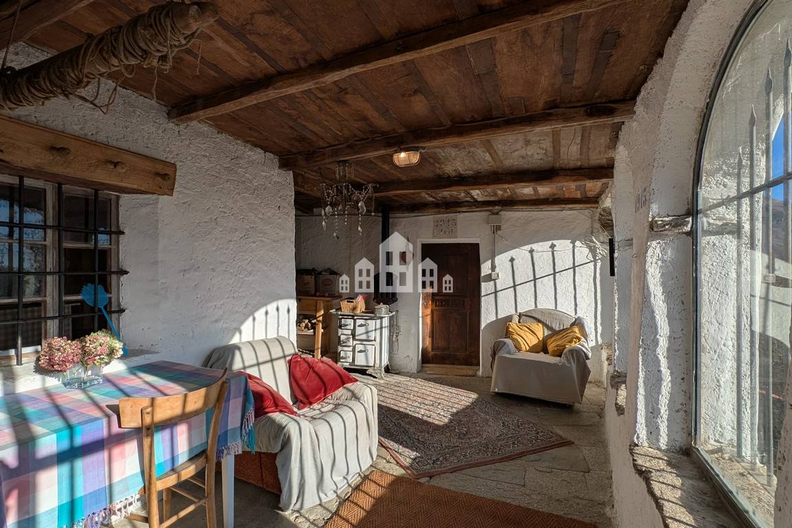 Casa semindipendente in vendita a Valchiusa, Inverso