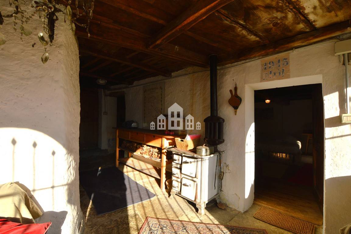 Casa semindipendente in vendita a Valchiusa, Inverso