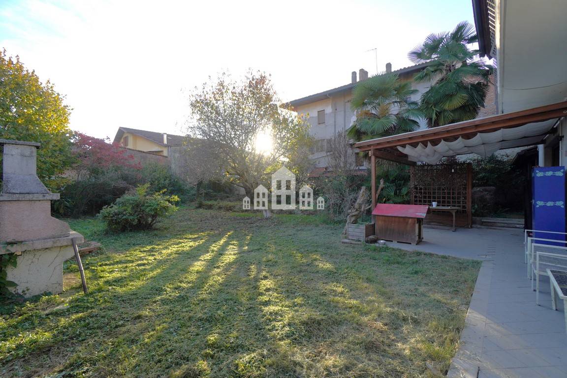 Casa semindipendente in vendita a Agli