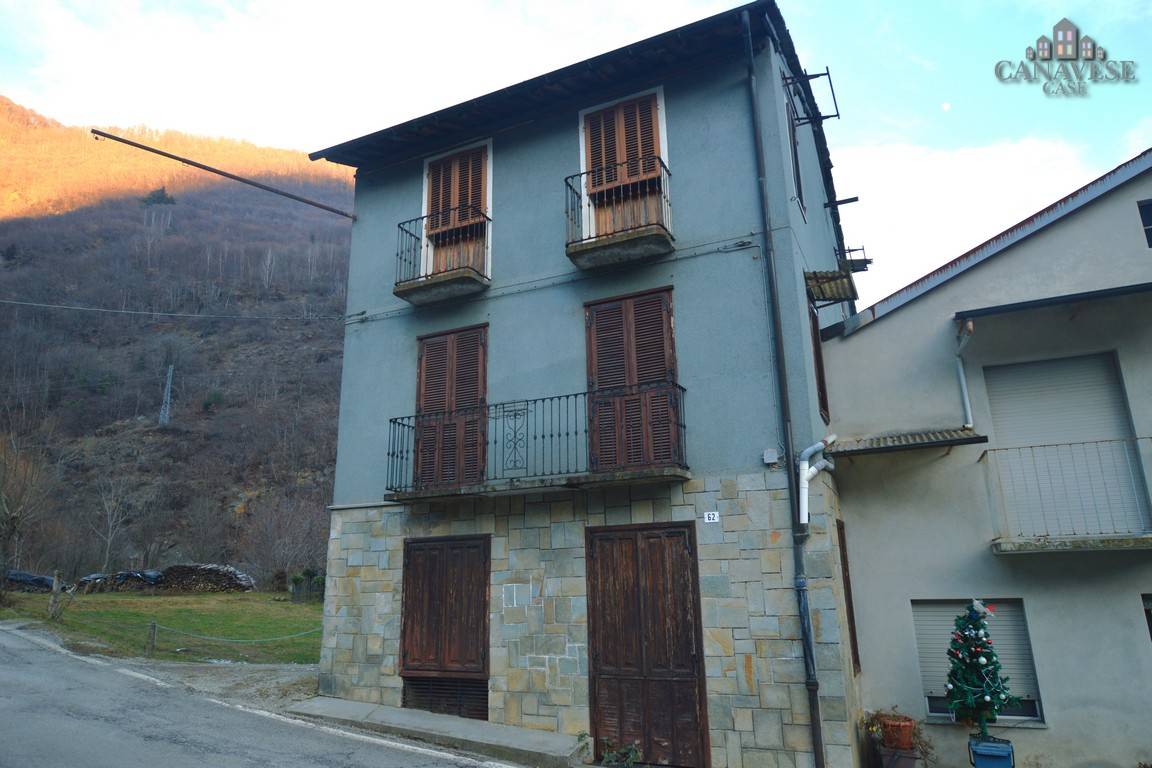 Casa semindipendente in vendita a Sparone